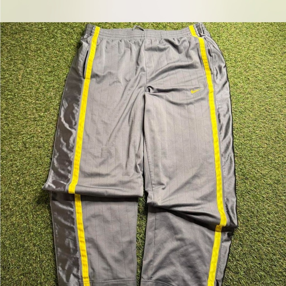 Nike Men’s Gray Joggers with Yellow Side Stripe